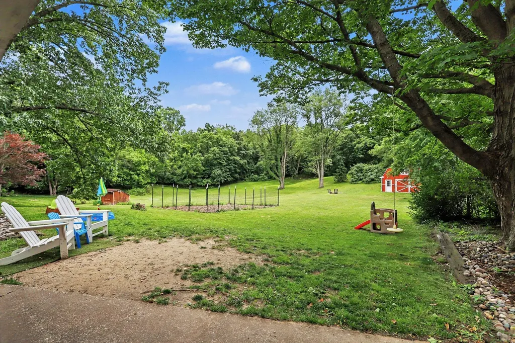2518 E G Avenue Kalamazoo City MI 49004