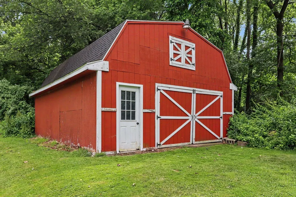 2518 E G Avenue Kalamazoo City MI 49004