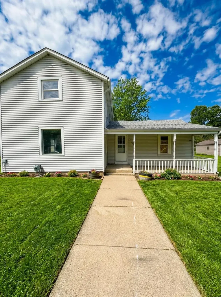 327 N Robinson Street Schoolcraft Village MI 49087