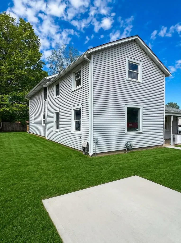 327 N Robinson Street Schoolcraft Village MI 49087