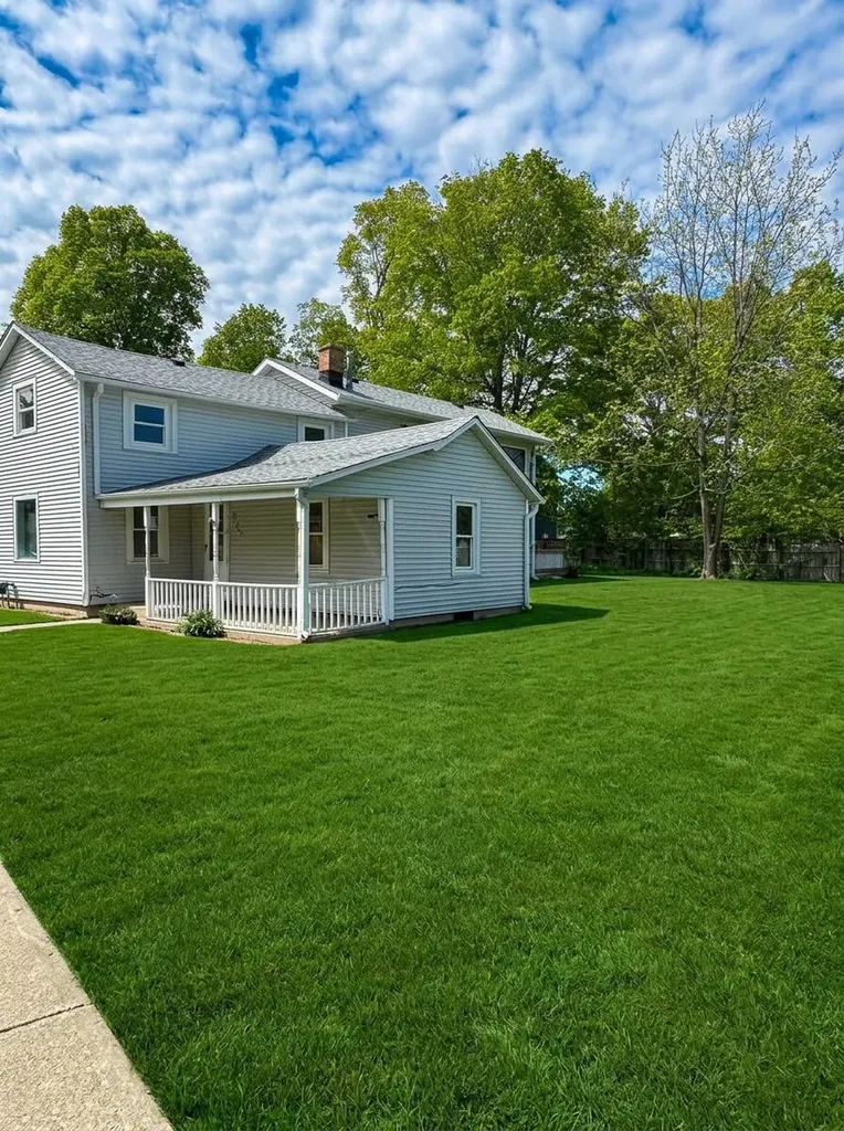 327 N Robinson Street Schoolcraft Village MI 49087