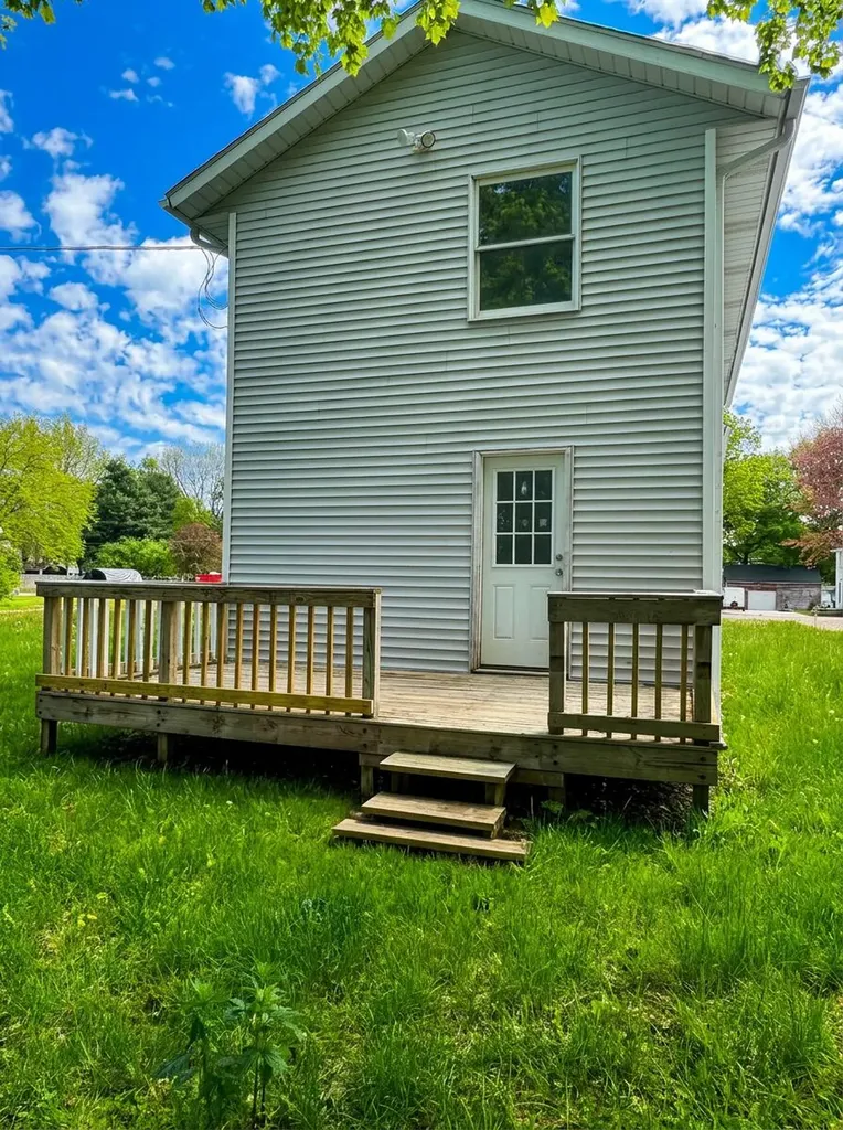 327 N Robinson Street Schoolcraft Village MI 49087