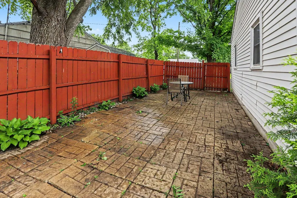 2207 Homecrest Avenue Kalamazoo City MI 49001