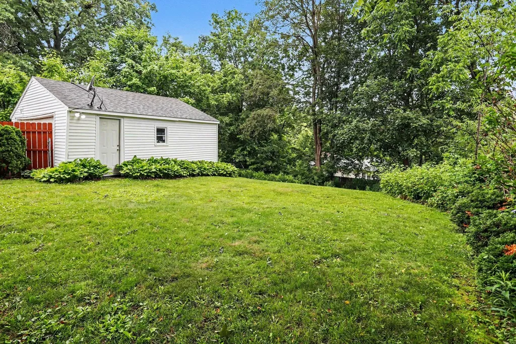 2207 Homecrest Avenue Kalamazoo City MI 49001