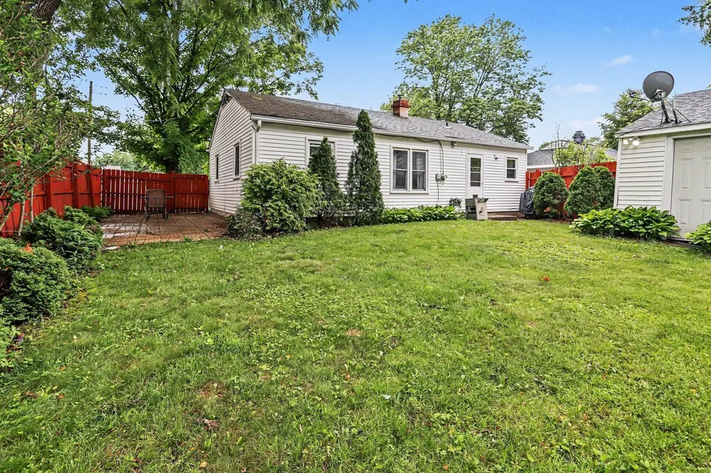 2207 Homecrest Avenue Kalamazoo City MI 49001