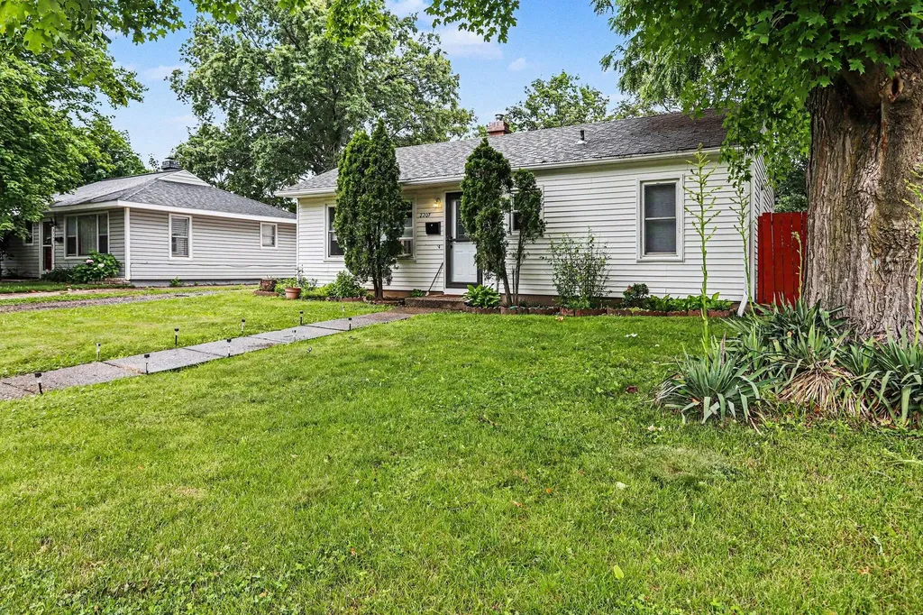 2207 Homecrest Avenue Kalamazoo City MI 49001