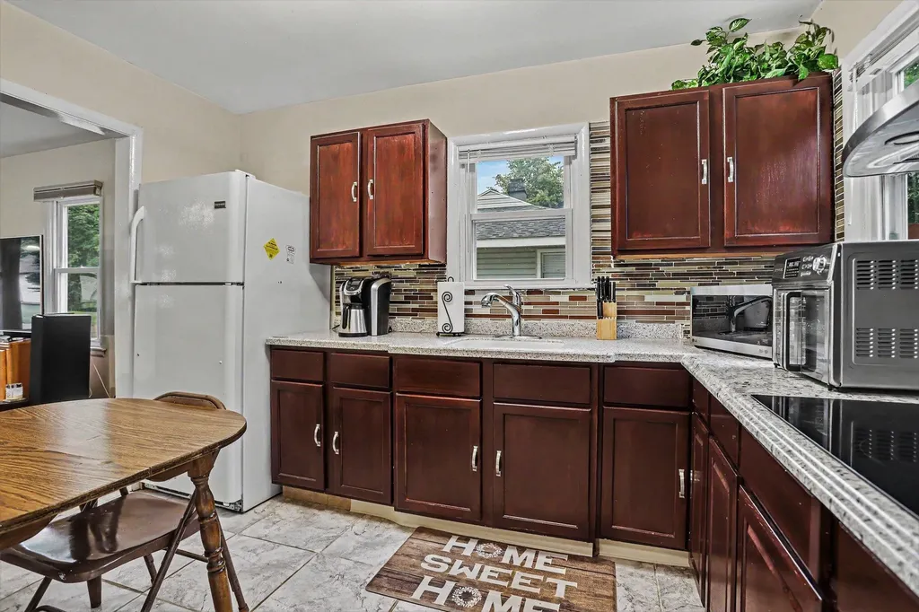 2207 Homecrest Avenue Kalamazoo City MI 49001