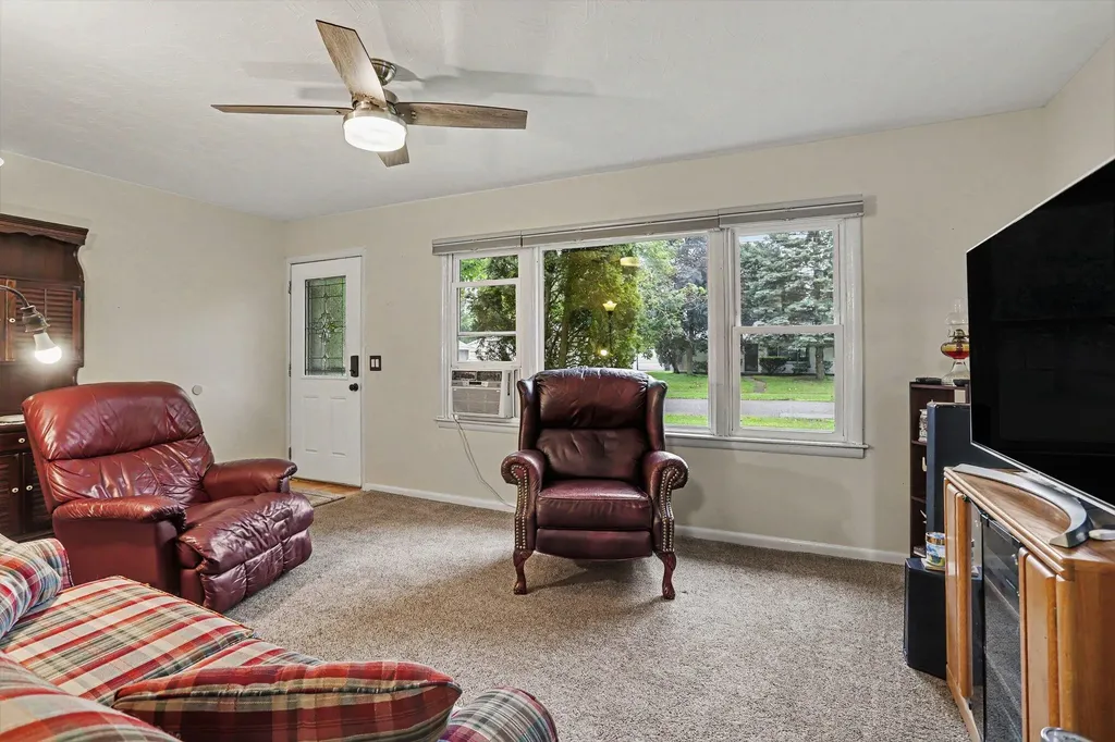 2207 Homecrest Avenue Kalamazoo City MI 49001