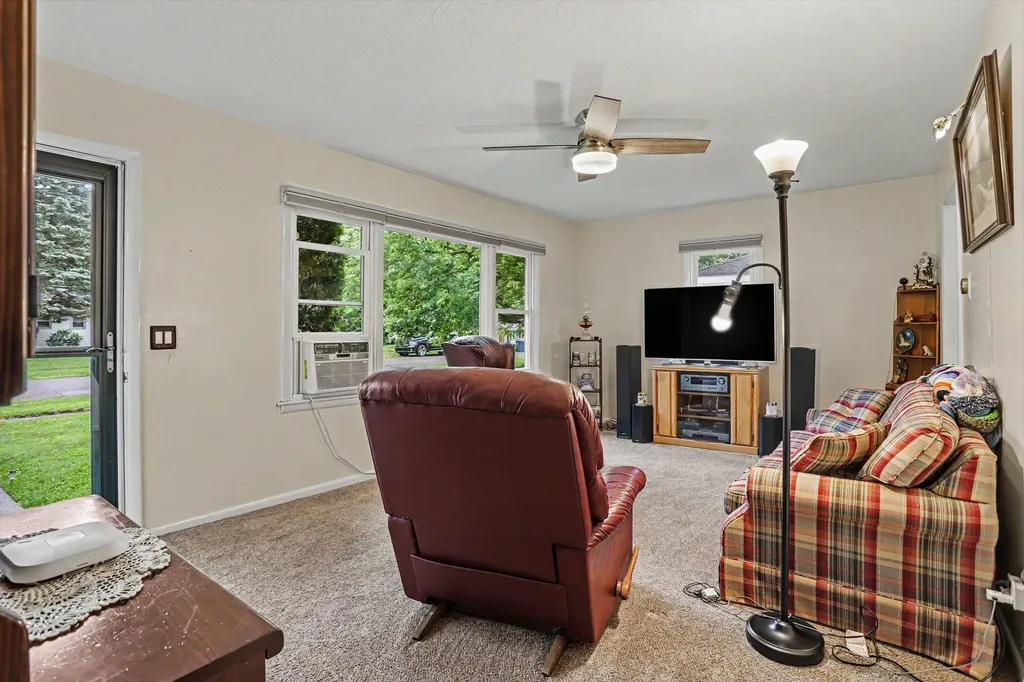 2207 Homecrest Avenue Kalamazoo City MI 49001
