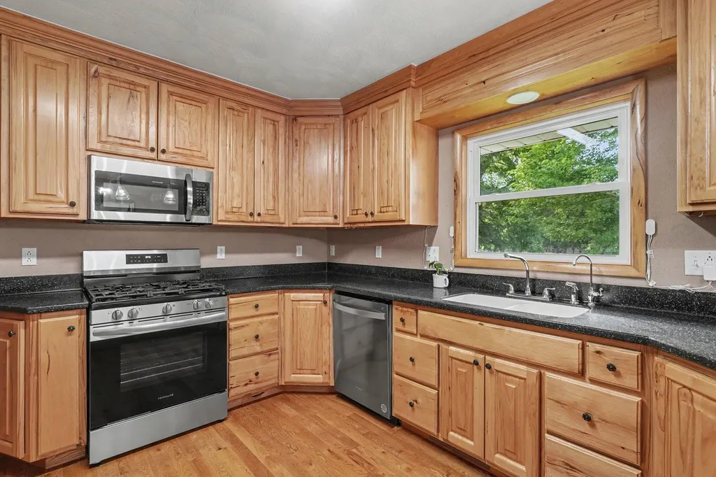 328 Milton Avenue Pennfield Charter Township MI 49017