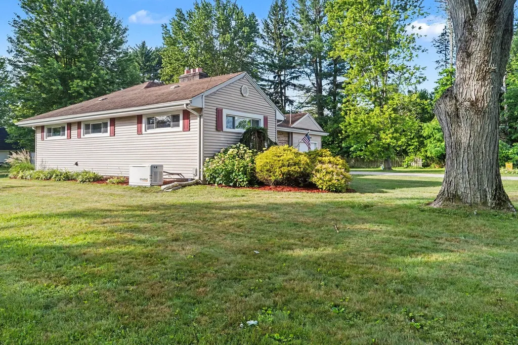 328 Milton Avenue Pennfield Charter Township MI 49017