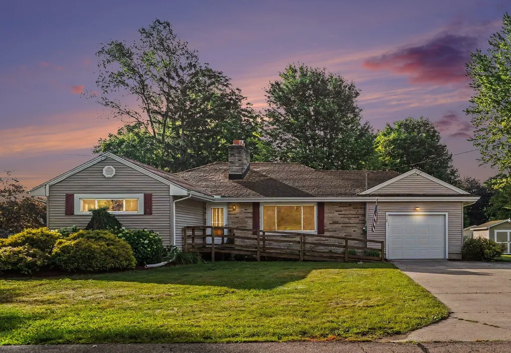 328 Milton Avenue Pennfield Charter Township MI 49017
