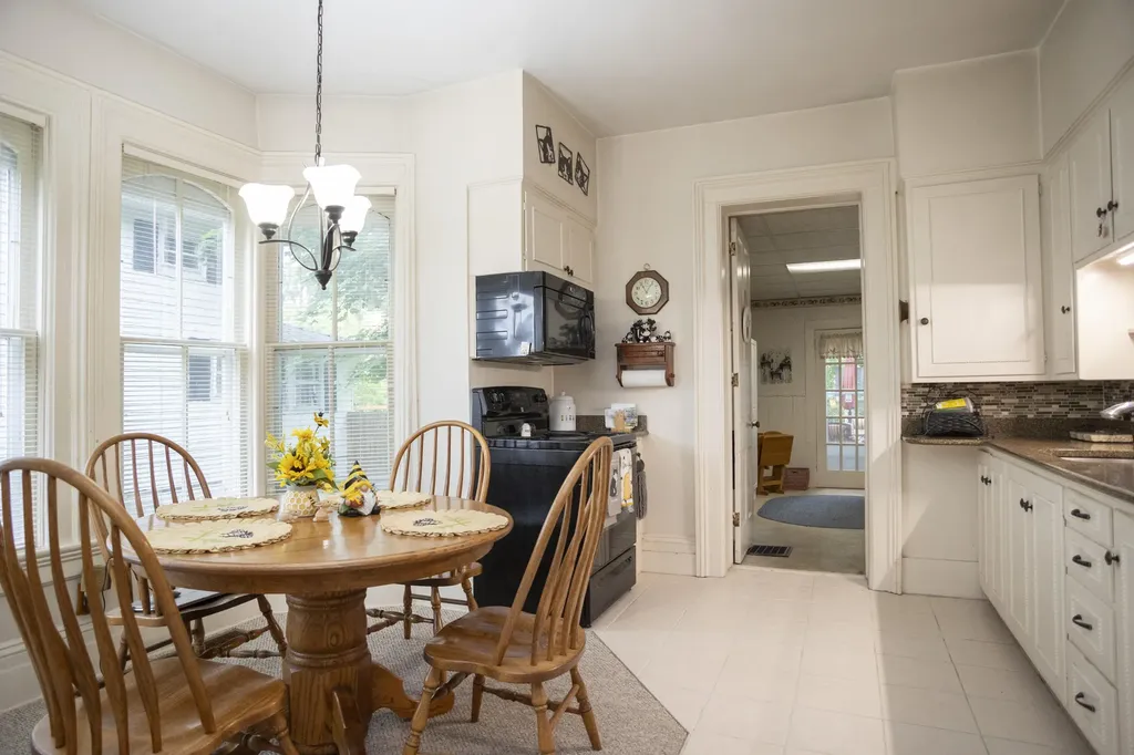 112 E Maple Street Vicksburg Village MI 49097