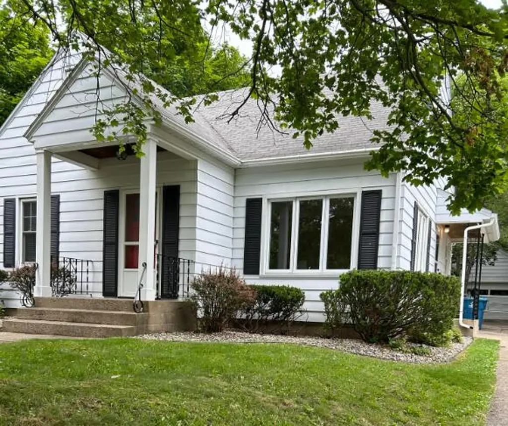 614 Fairview Avenue Kalamazoo City MI 49008