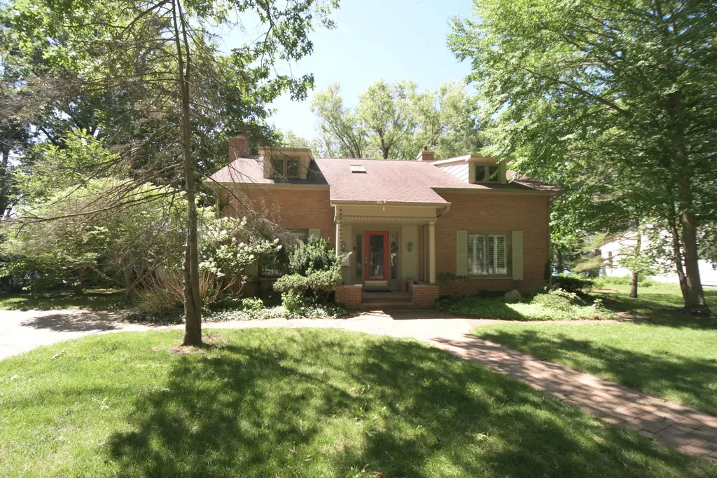 803 N Kalamazoo Street Paw Paw Village MI 49079