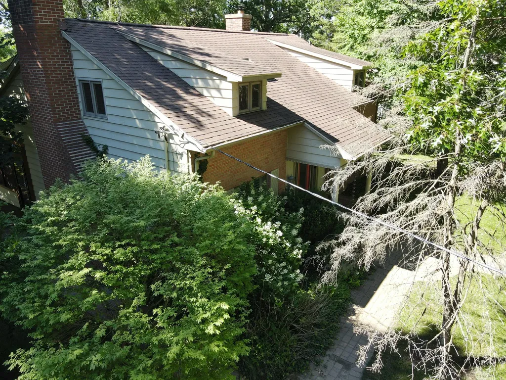 803 N Kalamazoo Street Paw Paw Village MI 49079