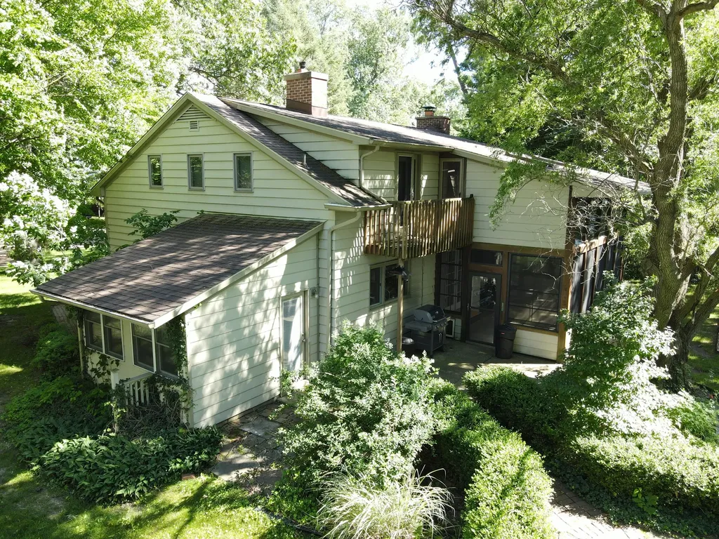 803 N Kalamazoo Street Paw Paw Village MI 49079