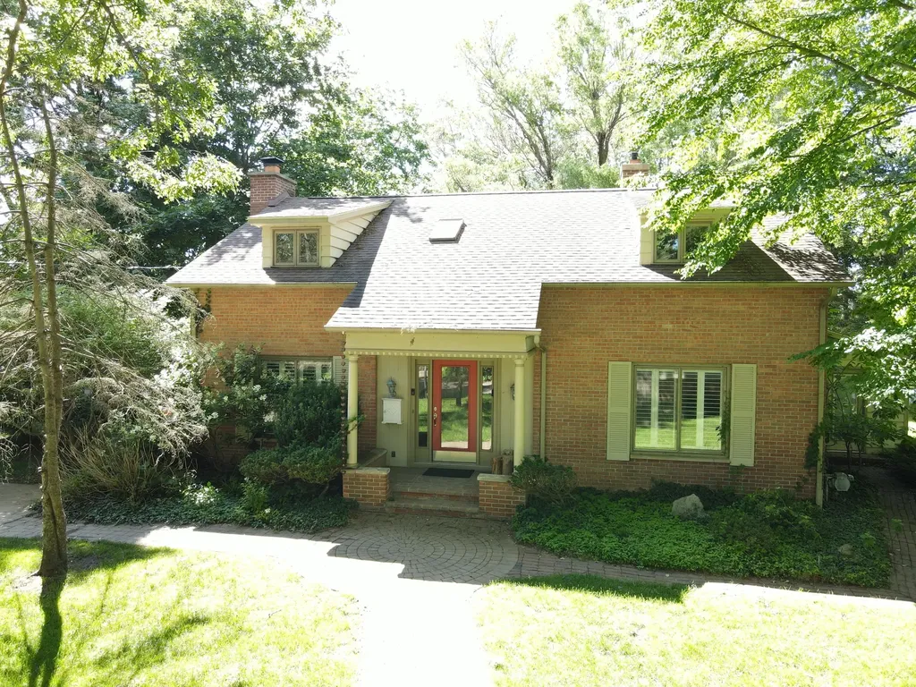 803 N Kalamazoo Street Paw Paw Village MI 49079