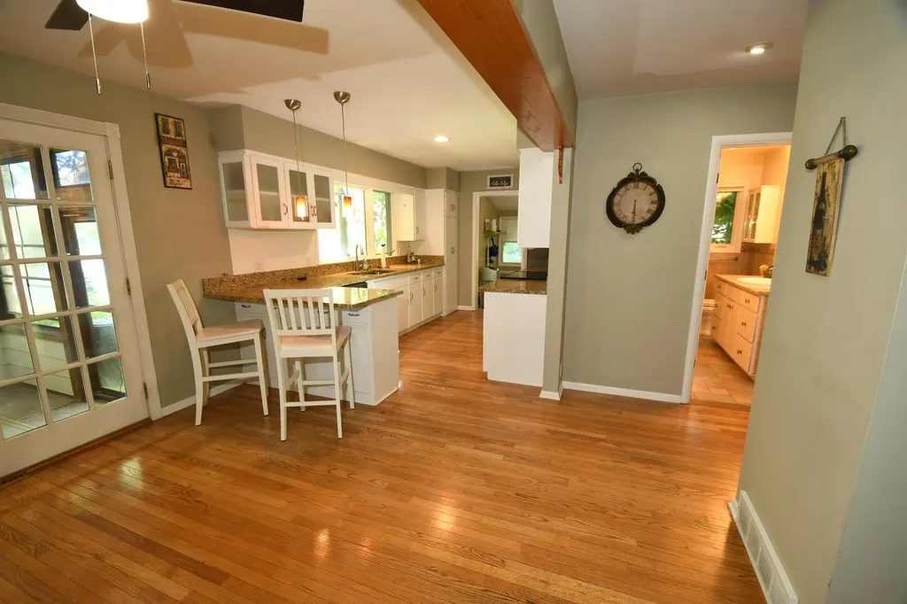 803 N Kalamazoo Street Paw Paw Village MI 49079