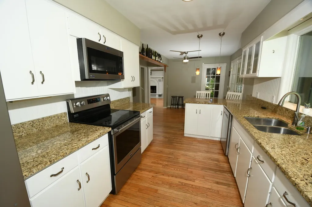 803 N Kalamazoo Street Paw Paw Village MI 49079