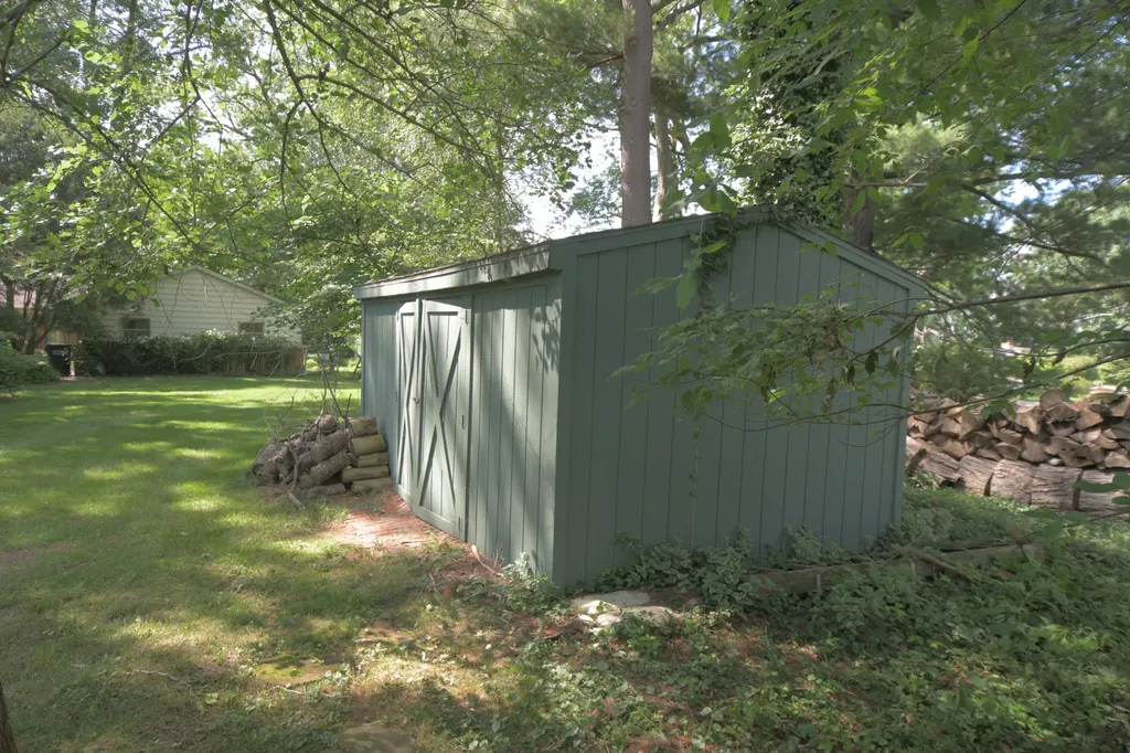 803 N Kalamazoo Street Paw Paw Village MI 49079