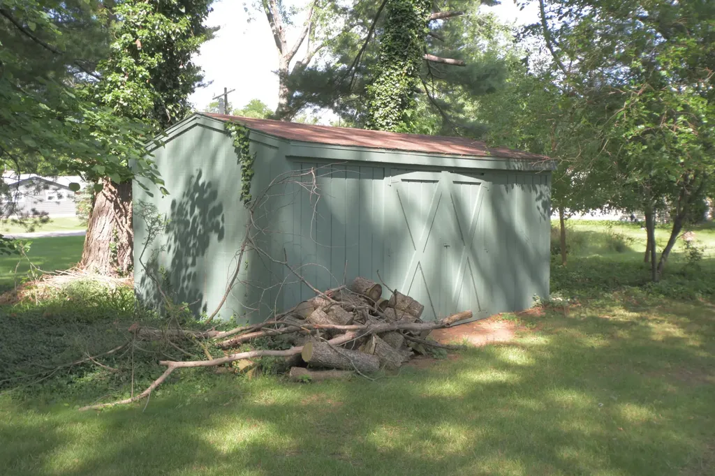803 N Kalamazoo Street Paw Paw Village MI 49079