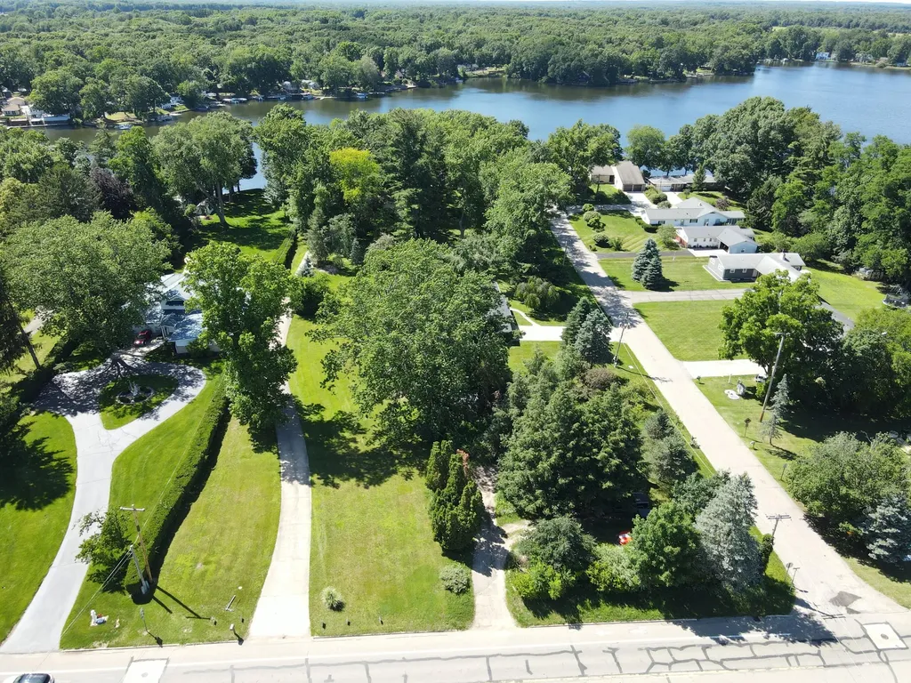803 N Kalamazoo Street Paw Paw Village MI 49079