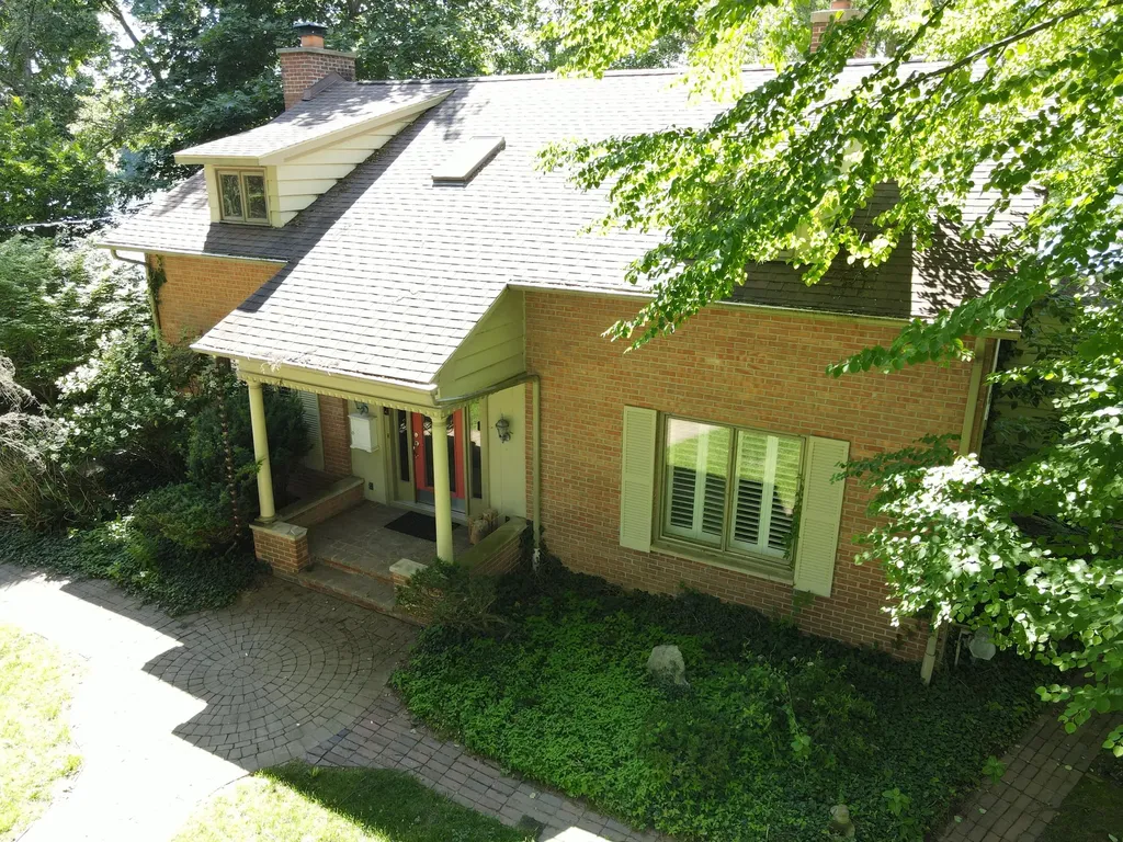 803 N Kalamazoo Street Paw Paw Village MI 49079