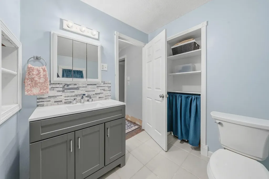 717 Mccourtie Street Kalamazoo City MI 49008