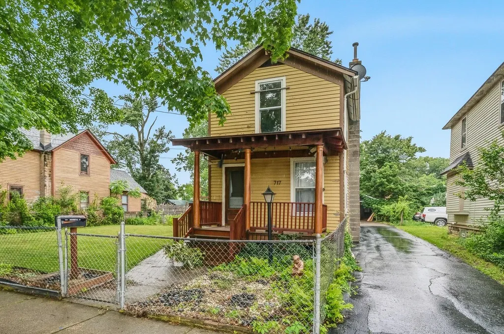 717 Mccourtie Street Kalamazoo City MI 49008
