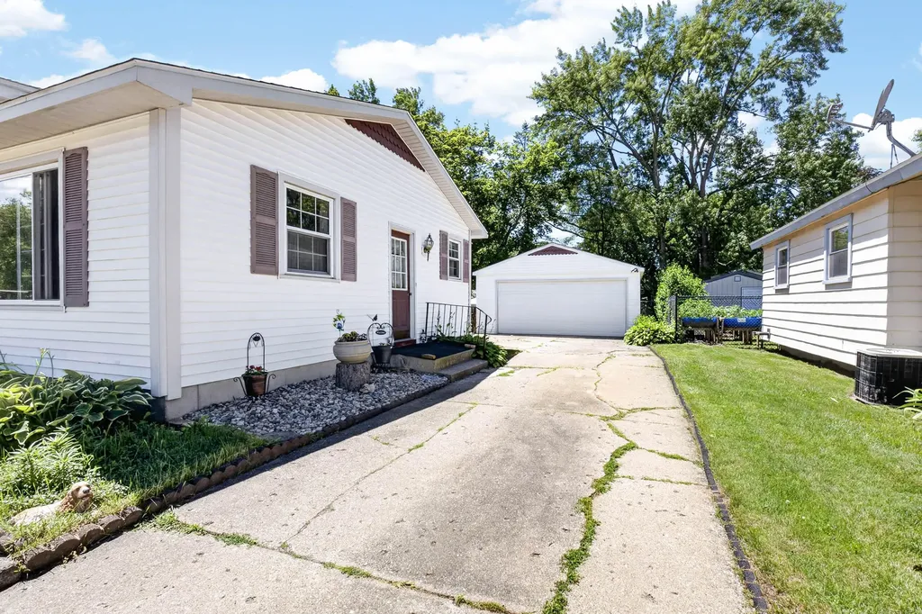 6704 Fescue Street Portage City MI 49024