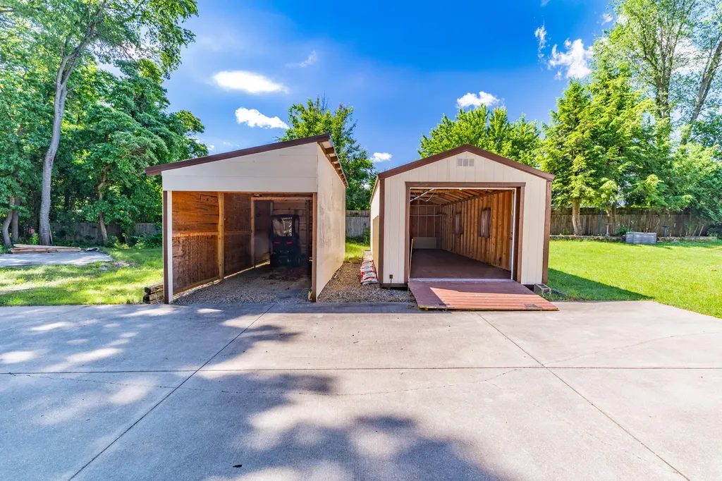 8805 Stadium Drive Oshtemo Charter Township MI 49009