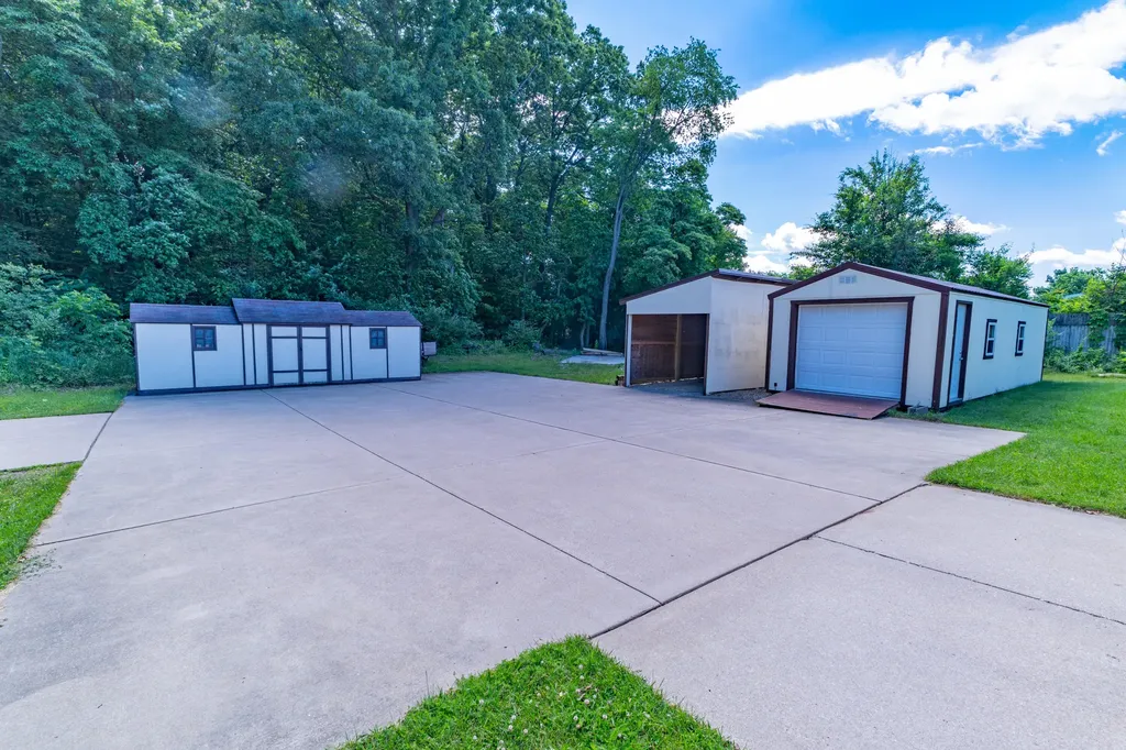 8805 Stadium Drive Oshtemo Charter Township MI 49009