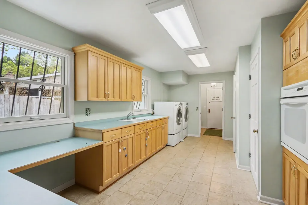 4319 Bronson Boulevard Kalamazoo City MI 49008