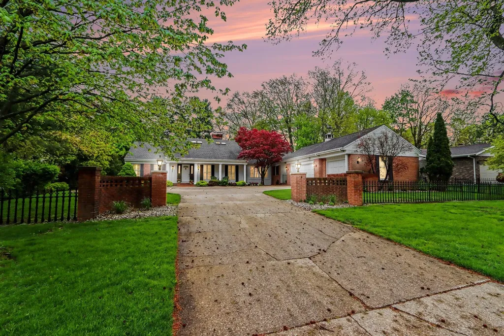 4319 Bronson Boulevard Kalamazoo City MI 49008
