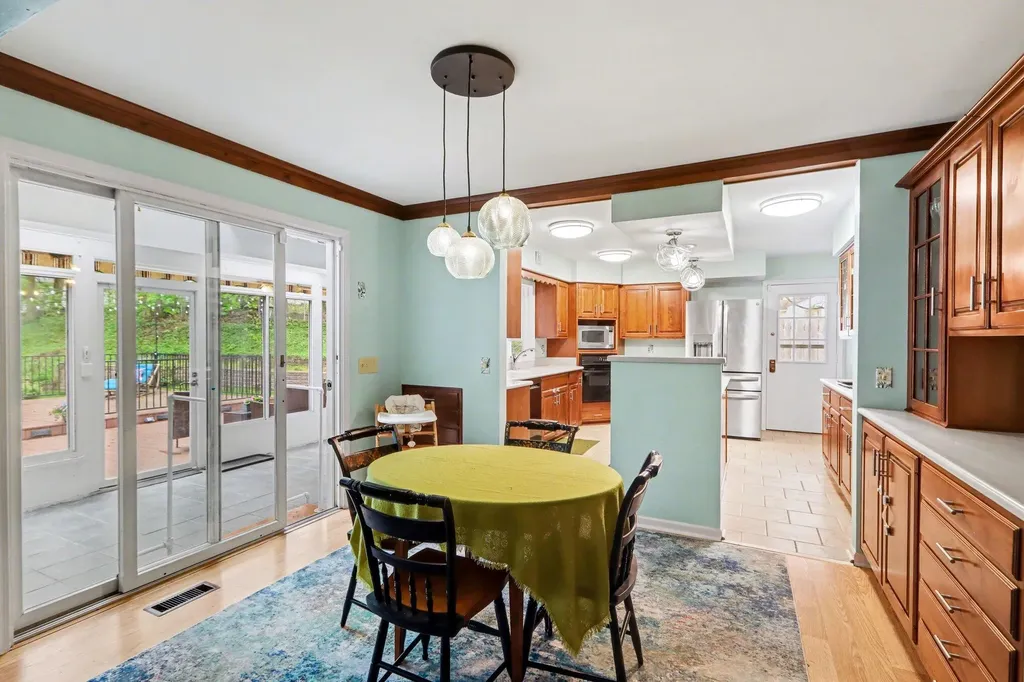4319 Bronson Boulevard Kalamazoo City MI 49008
