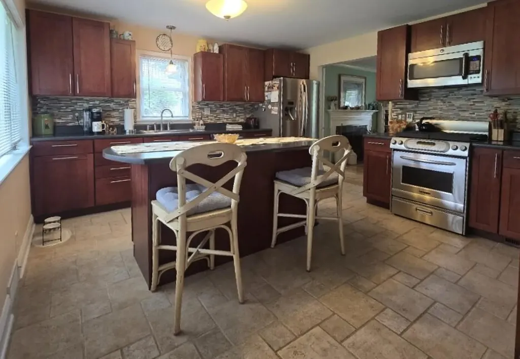 1002 Coolidge Avenue Kalamazoo Charter Township MI 49006