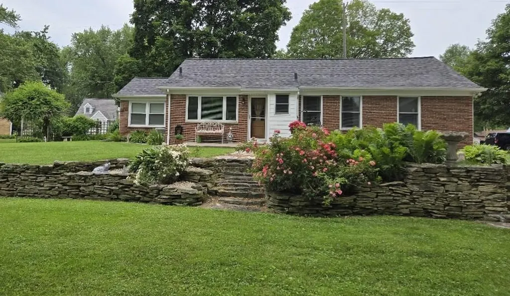 1002 Coolidge Avenue Kalamazoo Charter Township MI 49006