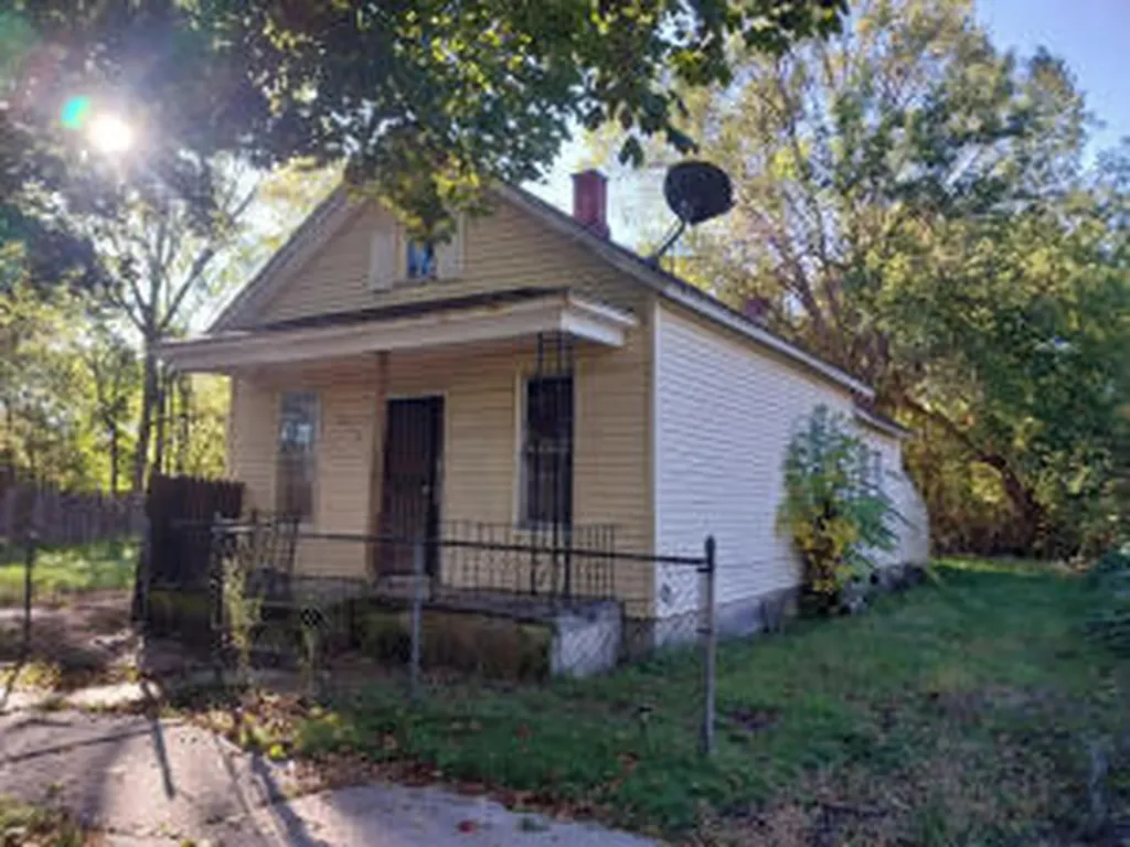 1810 Carroll Street Buena Vista Charter Township MI 48601
