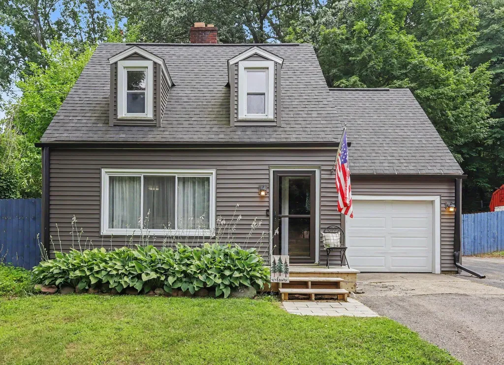 109 W Sunset Boulevard W Pennfield Charter Township MI 49017