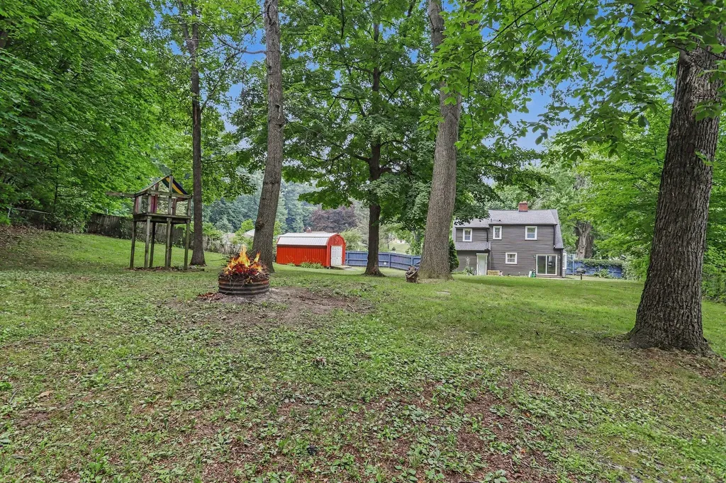 109 W Sunset Boulevard W Pennfield Charter Township MI 49017
