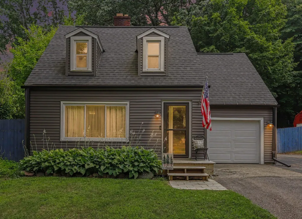 109 W Sunset Boulevard W Pennfield Charter Township MI 49017