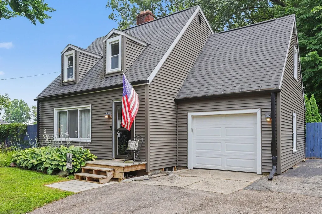 109 W Sunset Boulevard W Pennfield Charter Township MI 49017