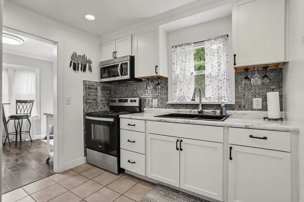 109 W Sunset Boulevard W Pennfield Charter Township MI 49017