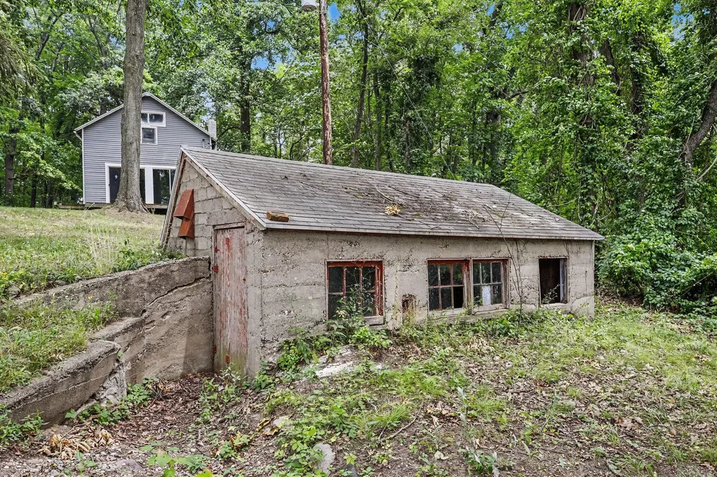 5372 W Guernsey Lake Road Hope Township MI 49046
