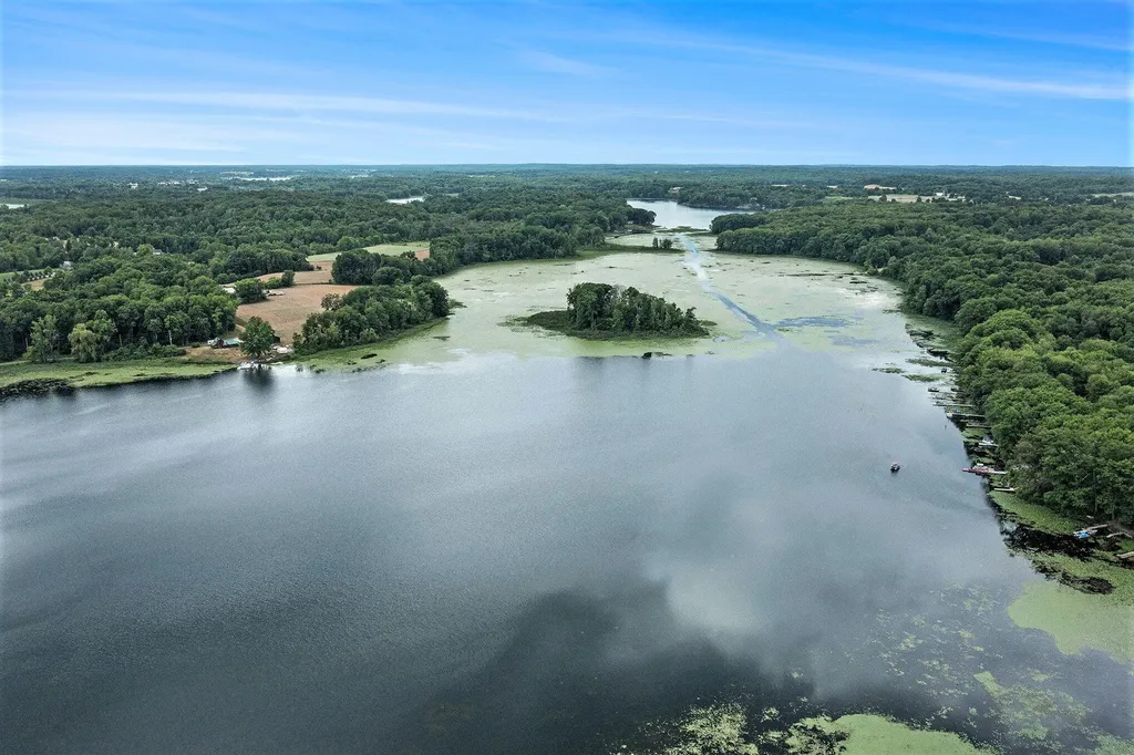 5372 W Guernsey Lake Road Hope Township MI 49046