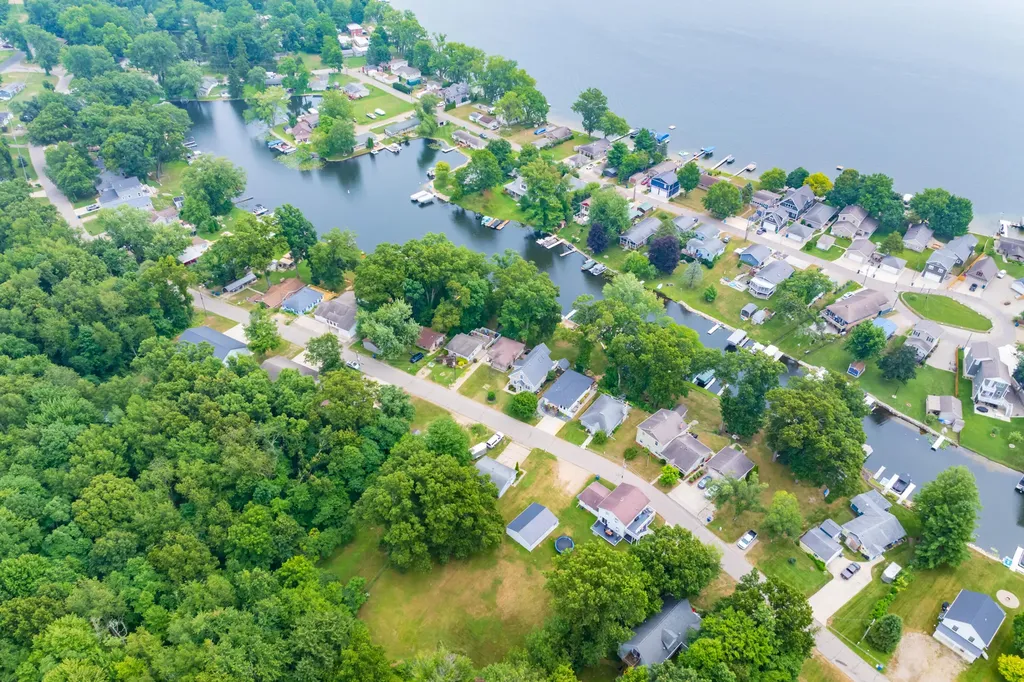92709 Gravel Lake Drive Porter Township MI 49065