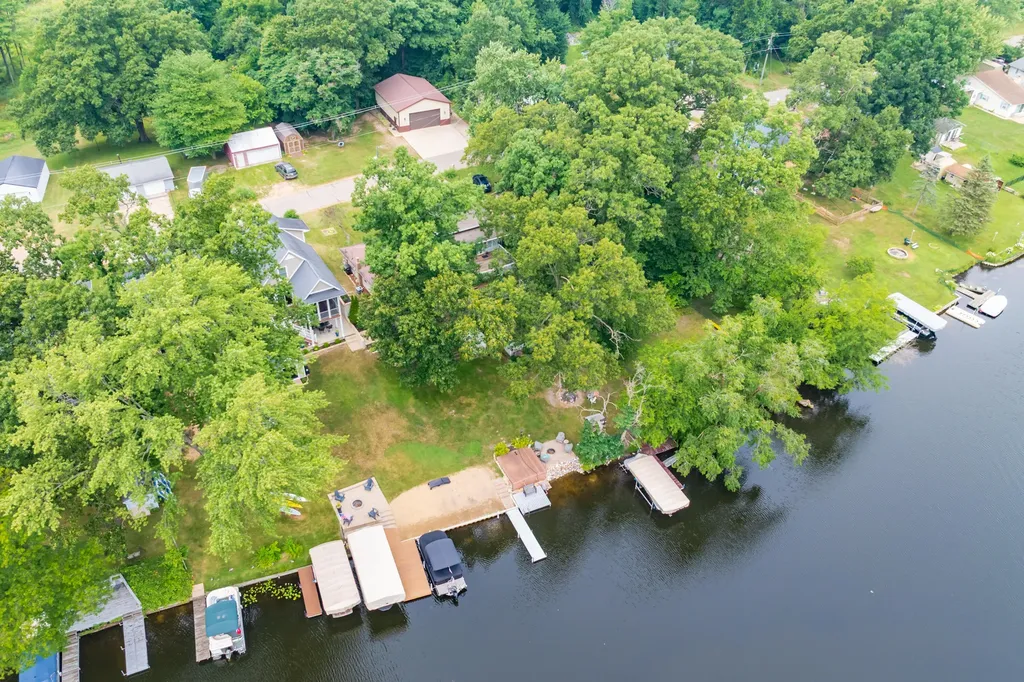 92709 Gravel Lake Drive Porter Township MI 49065