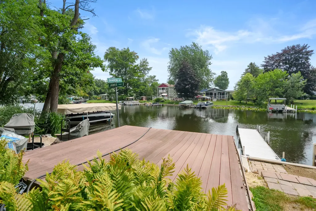 92709 Gravel Lake Drive Porter Township MI 49065