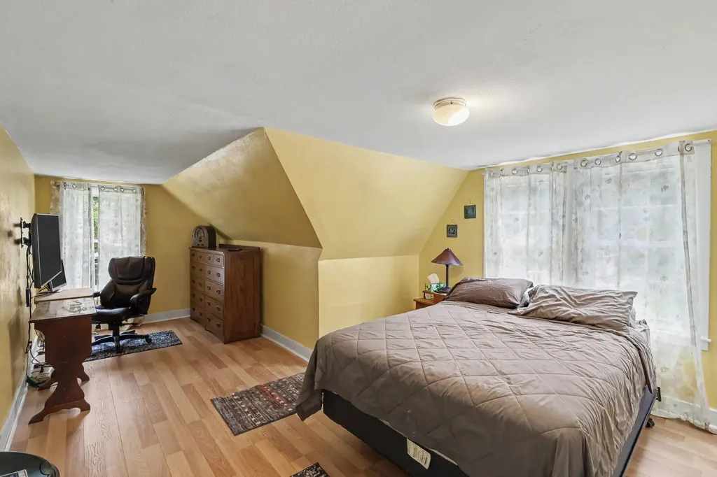 214 W Hamilton Lane Battle Creek City MI 49015